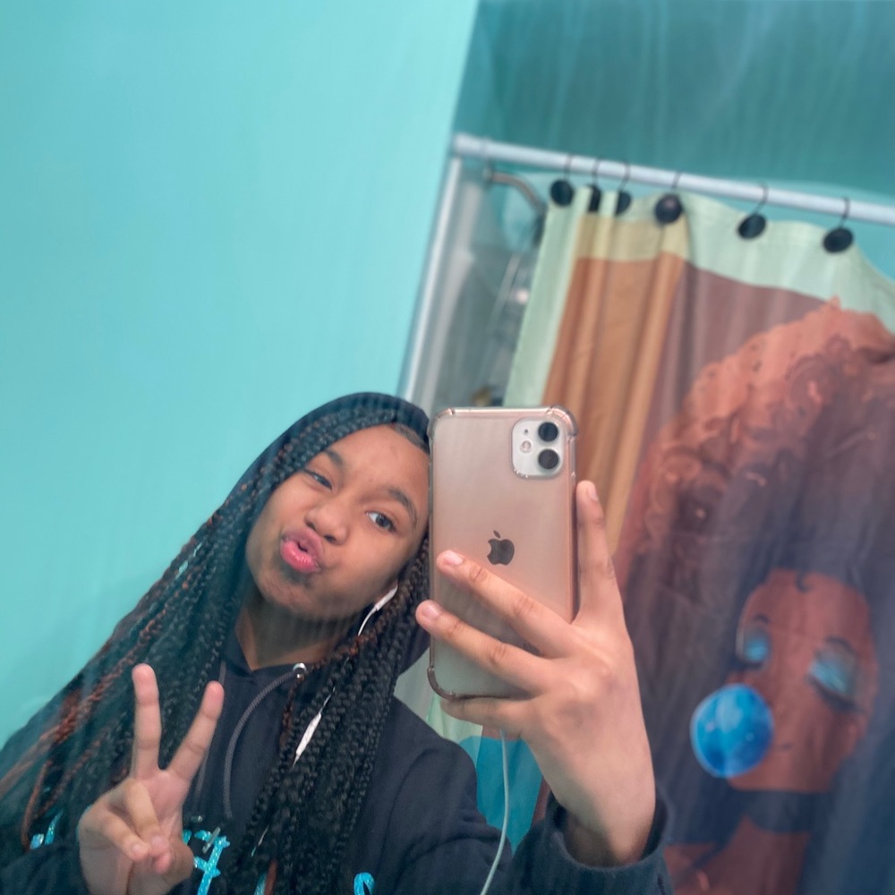 Meet your Posher, Naima